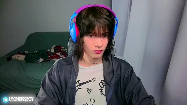 LeonBoykisser online show from 06-30-26, 02:17