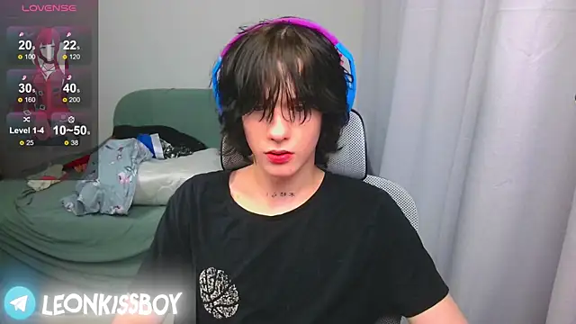 LeonBoykisser online show from 04-15-26, 04:11