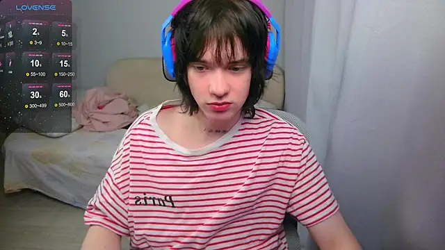LeonBoykisser online show from 05-12-26, 04:57