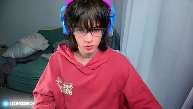 LeonBoykisser online show from 06-26-26, 05:30
