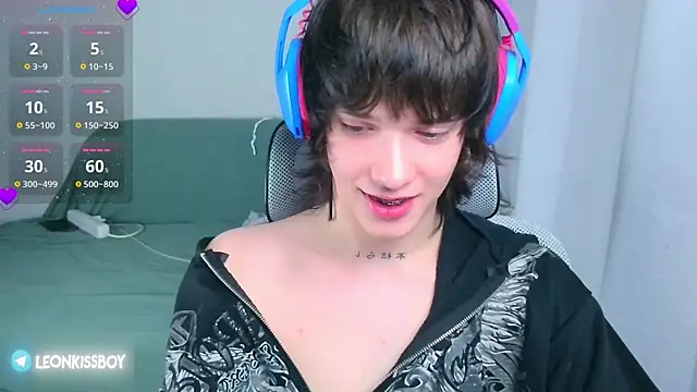 LeonBoykisser online show from 07-10-26, 06:13
