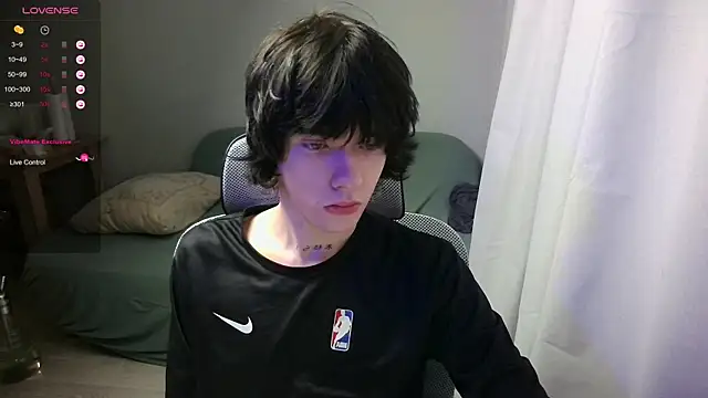 LeonBoykisser online show from 02-11-26, 10:04