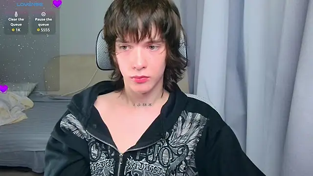 LeonBoykisser online show from 07-06-26, 04:19