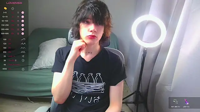 LeonBoykisser online show from 03-10-26, 01:26