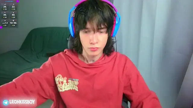 LeonBoykisser online show from 06-25-26, 02:44