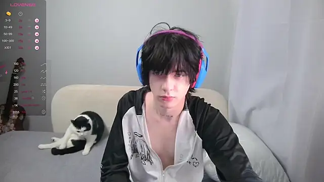 LeonBoykisser online show from 03-01-26, 04:12