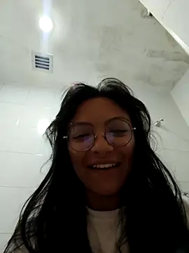 victoriia thompson online show from 05-11-26, 04:03