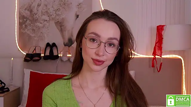 Snapshot of Emily_Simon chatting on 02-15-26, 05:08 Emily Simon online show from 02-15-26, 05:08