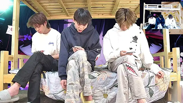 xiaohuangren01 online show from 03-02-26, 03:07