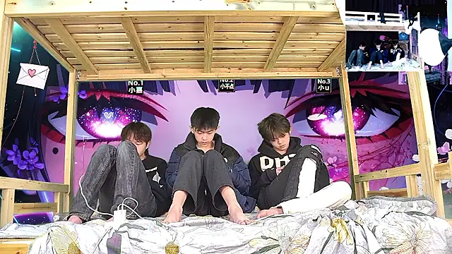 xiaohuangren01 online show from 02-06-26, 01:56