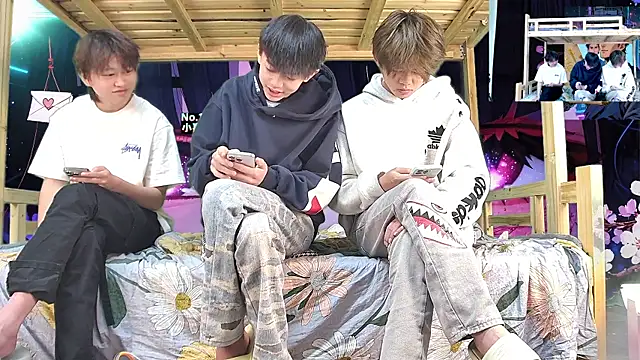 xiaohuangren01 online show from 03-03-26, 03:35