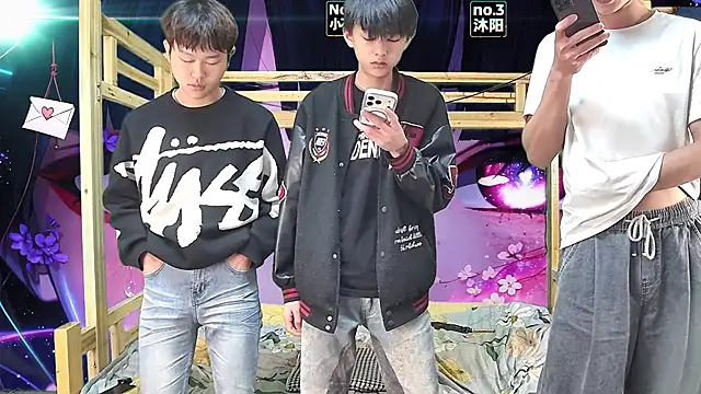 xiaohuangren01 online show from 03-26-26, 01:42