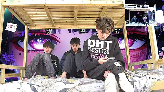 xiaohuangren01 online show from 02-05-26, 01:34