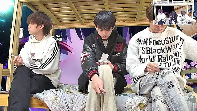 xiaohuangren01 online show from 03-12-26, 03:34