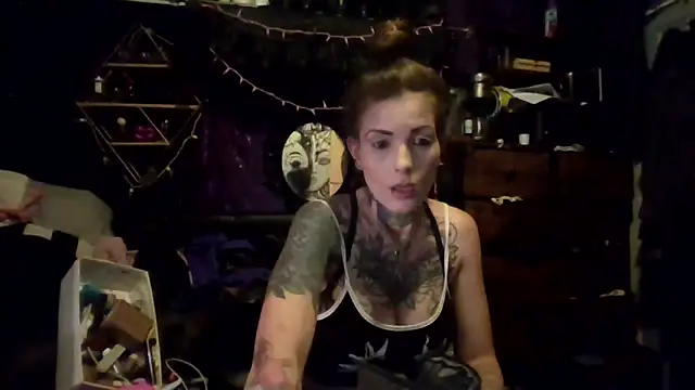 Snapshot of allymoon1369 chatting on 05-09-26, 10:02 allymoon1369 online show from 05-09-26, 10:02
