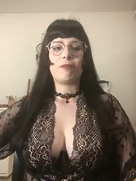 Snapshot of ElisaGoth chatting on 07-25-26, 01:57 ElisaGoth online show from 07-25-26, 01:57