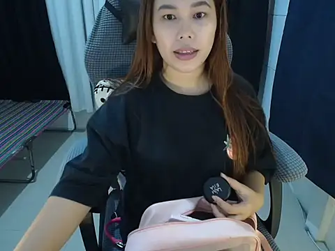 Snapshot of Bellashoweey chatting on 06-30-26, 11:21 Bellashoweey online show from 06-30-26, 11:21