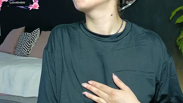 Noaah25  online show from 04-17-26, 03:20