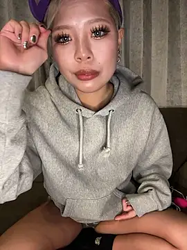 BADBITCHISAKI online show from 02-26-26, 12:49