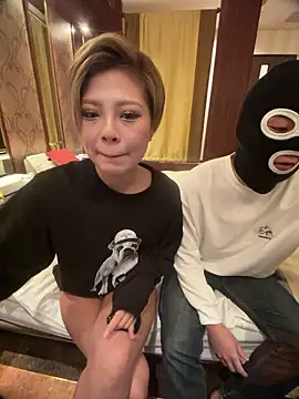 BADBITCHISAKI online show from 02-11-26, 12:05