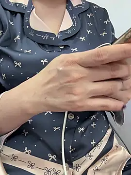 Snapshot of Donna9696 chatting on 01-18-26, 06:17 Donna9696 online show from 01-18-26, 06:17