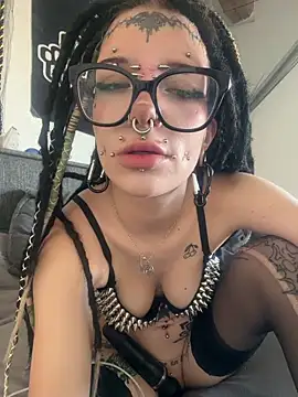 Snapshot of demonLamia chatting on 06-15-26, 01:33 demonLamia online show from 06-15-26, 01:33