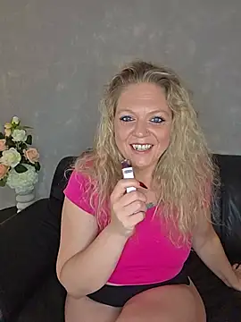 Snapshot of Anna-Lustig chatting on 06-07-26, 09:58 Anna-Lustig online show from 06-07-26, 09:58