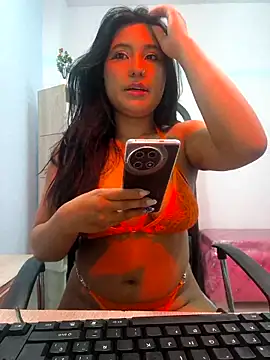 valenlopezz  online show from 05-02-26, 03:45