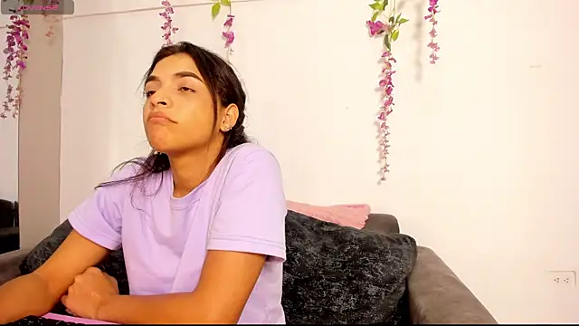 chloe peach  online show from 07-04-26, 01:48