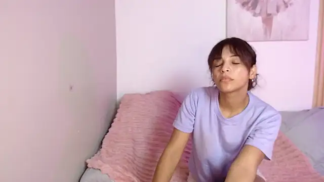 Snapshot of chloe_peach_ chatting on 05-04-26, 12:08 chloe peach online show from 05-04-26, 12:08