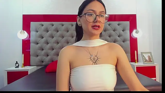 NiccolleHall online show from 01-16-26, 12:53