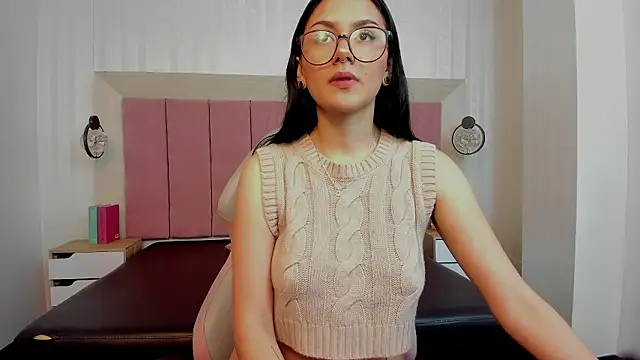 NiccolleHall online show from 01-15-26, 01:58