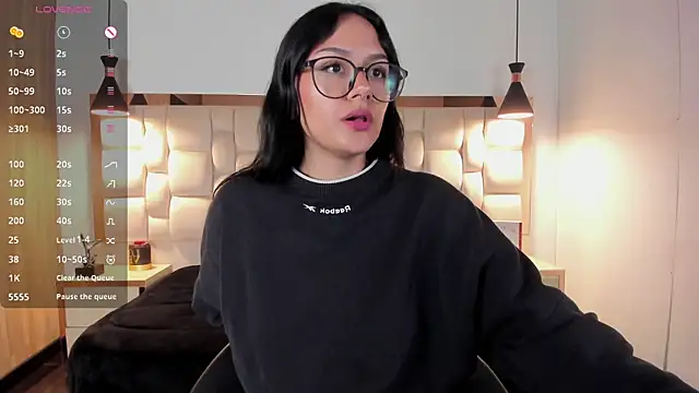 NiccolleHall online show from 02-17-26, 01:08