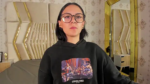 NiccolleHall online show from 02-14-26, 01:39