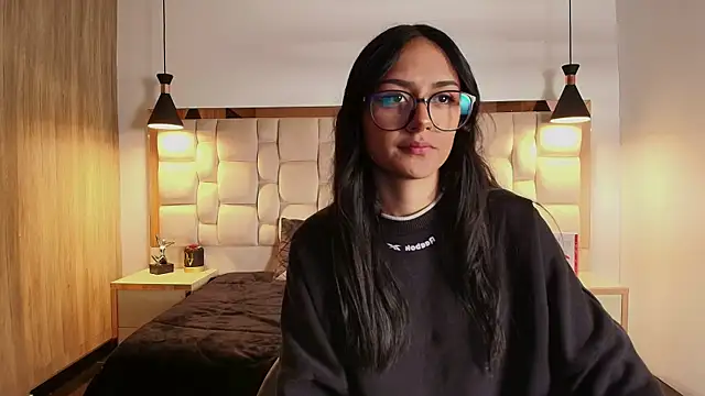 NiccolleHall online show from 02-25-26, 01:33