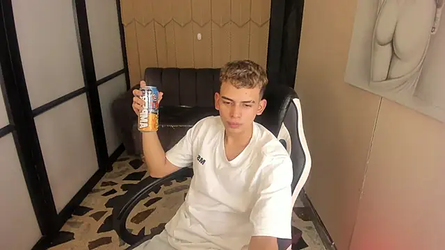 Snapshot of JuanSixx_ chatting on 01-14-26, 08:12 JuanSixx online show from 01-14-26, 08:12