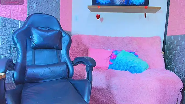 hotcakes uwu online show from 04-26-26, 03:26