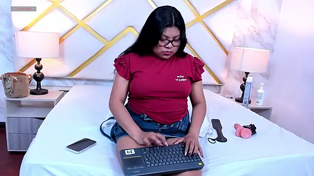 Kiri Black  online show from 04-15-26, 04:07