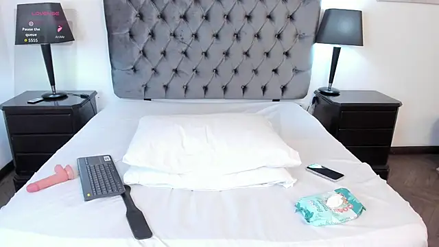 Kiri Black  online show from 04-10-26, 04:08