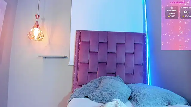 Scarlet Vixen  online show from 03-14-26, 12:33