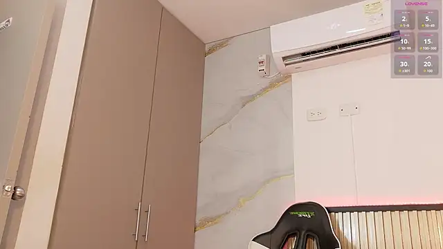 Scarlet Vixen  online show from 02-18-26, 12:01