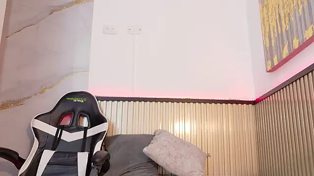 Scarlet Vixen  online show from 02-21-26, 12:18