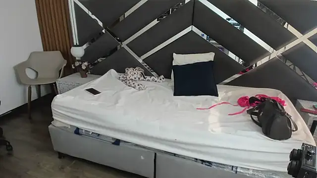 Ambarross  online show from 04-04-26, 12:45