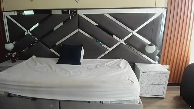 Ambarross  online show from 04-08-26, 01:23