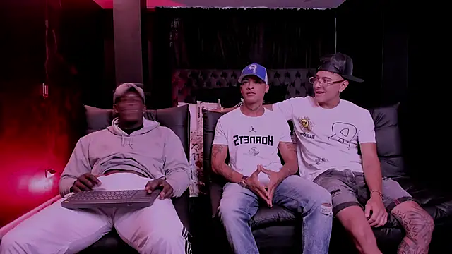 Snapshot of friendslymens chatting on 02-12-26, 02:06 friendslymens online show from 02-12-26, 02:06