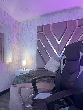 elodie rouge online show from 04-14-26, 08:03