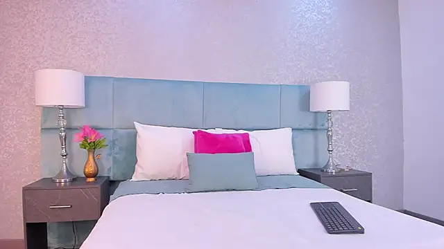 nela moretti online show from 04-12-26, 01:36