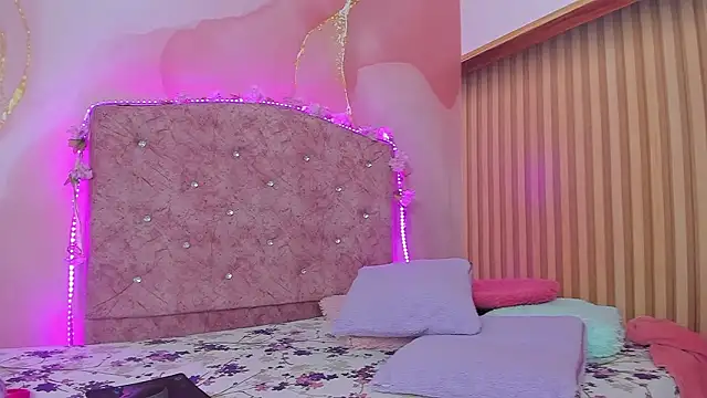 lovely  kiss   online show from 03-10-26, 06:23