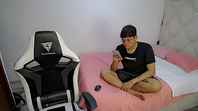 Maxwell boys online show from 03-09-26, 03:10