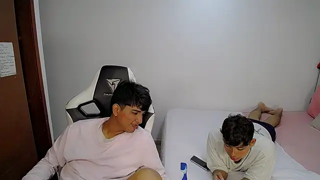 Maxwell boys online show from 02-25-26, 03:07